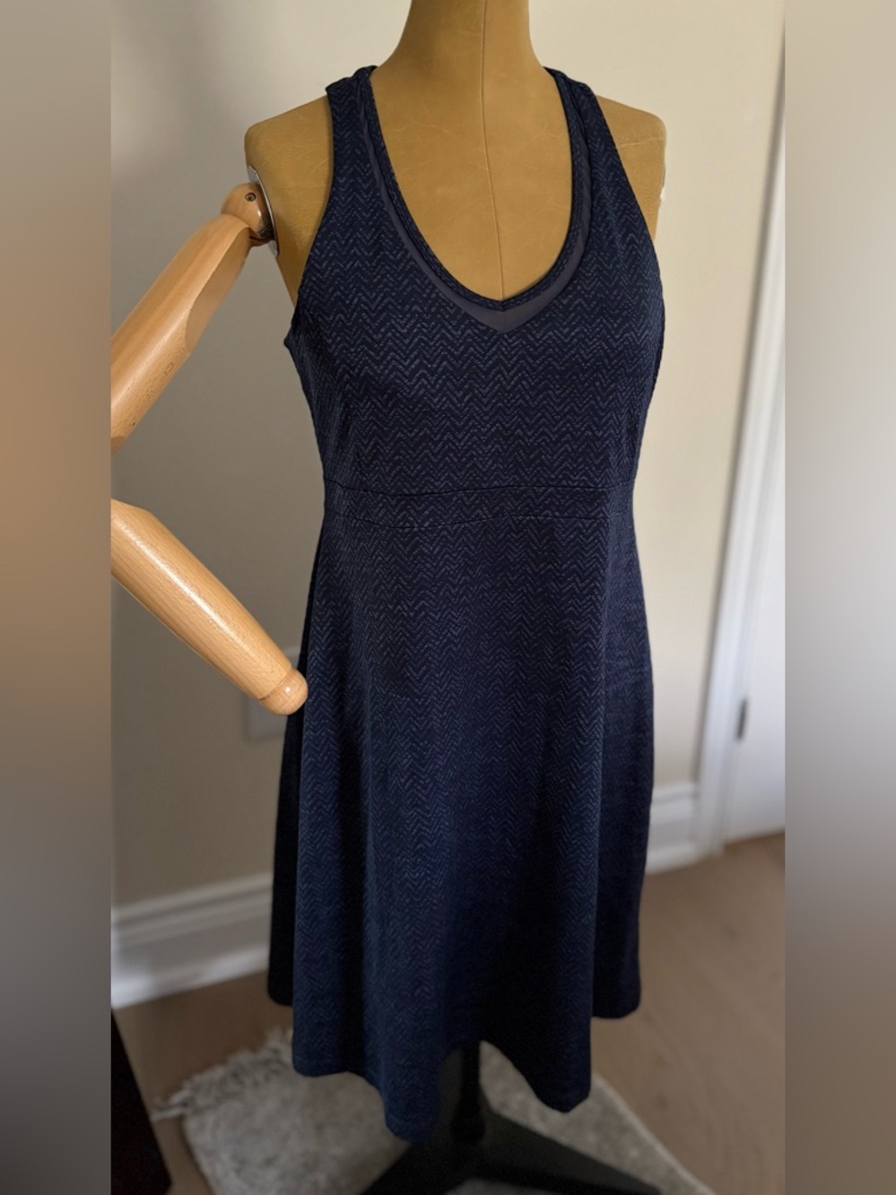 MONDETTA Navy Chevron-Texture Sleeveless Midi Dress (M)